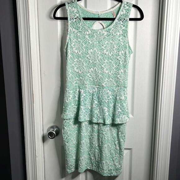 Renee C Mint Green Lace Ruffle Sleeveless Dress Size Large - Picture 2 of 9